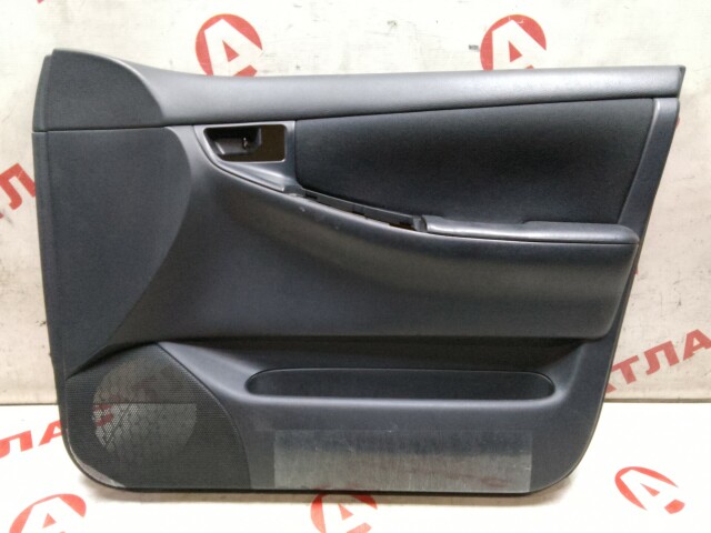 Обшивка двери TOYOTA Corolla Fielder 