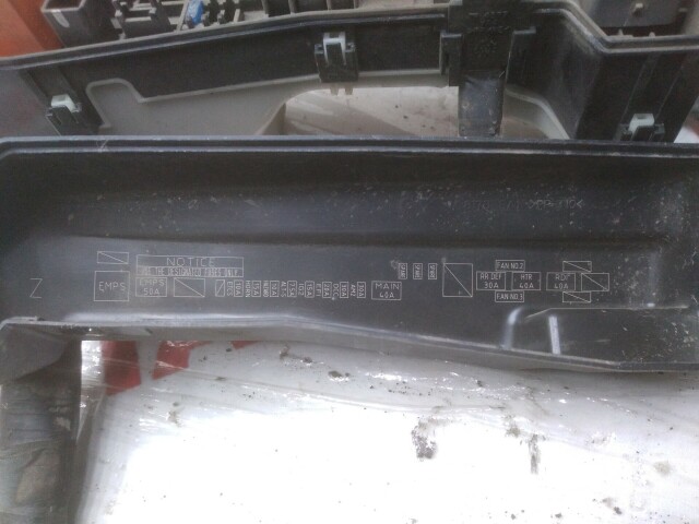 Блок предохранителей TOYOTA Avensis 1ZZ-FE