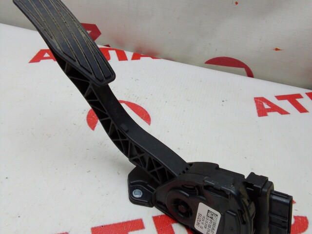 Педаль газа TOYOTA Ist 