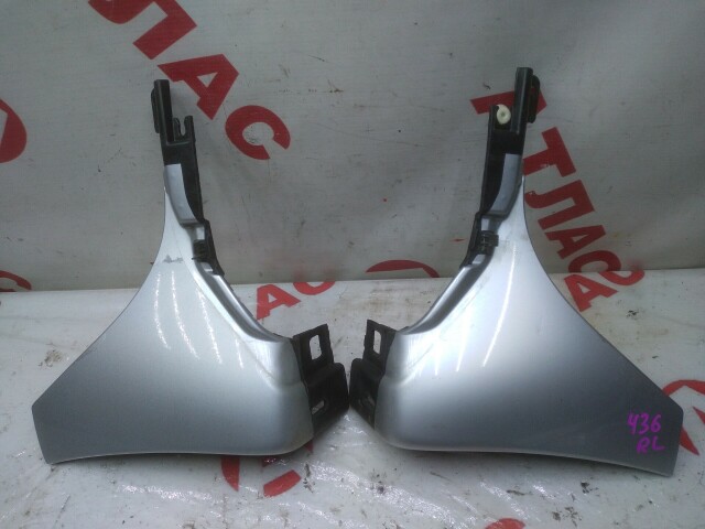 Брызговик TOYOTA Ist 