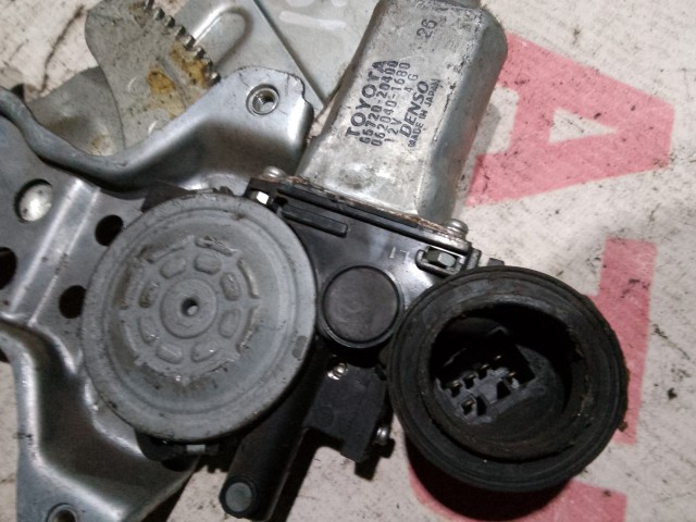 Стеклоподъемник TOYOTA Ist 