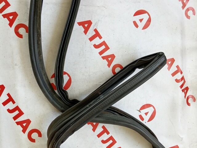 Уплотнитель TOYOTA Avensis 