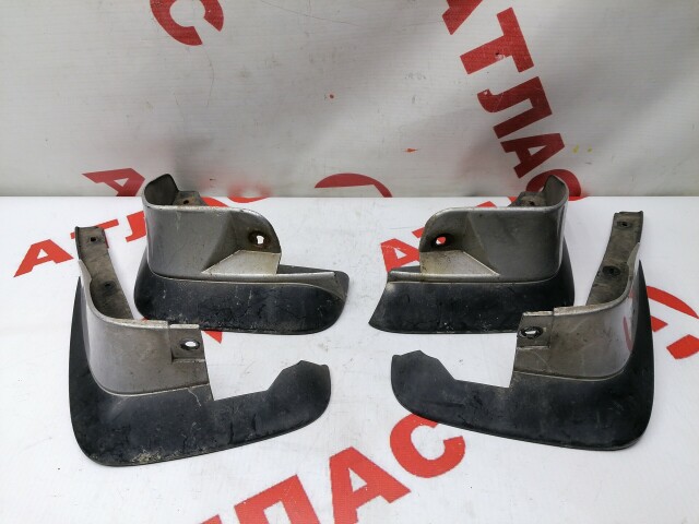 Брызговик NISSAN Sunny 