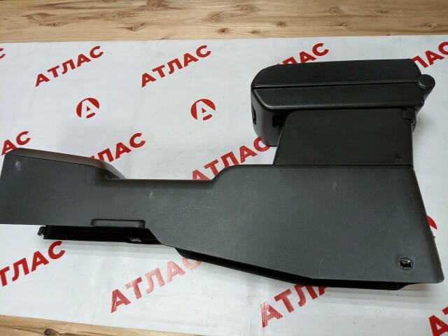 Подлокотник NISSAN X-Trail 
