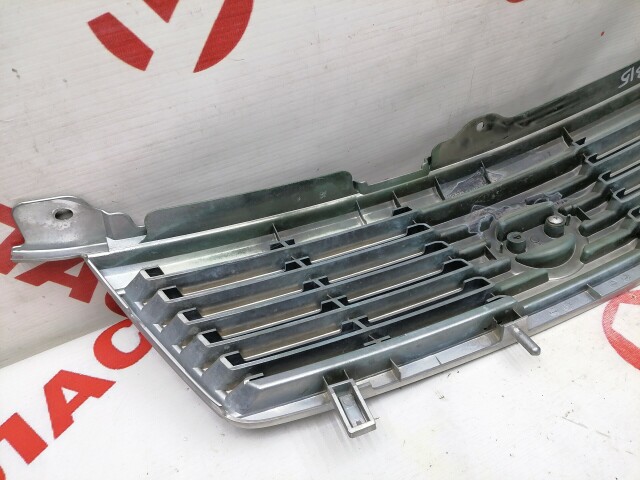 Решетка радиатора NISSAN Sunny 