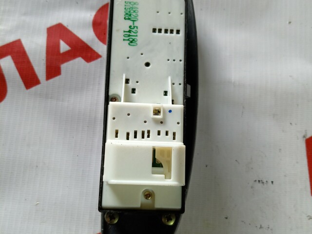 Блок управления стеклоподъемниками TOYOTA Vitz 