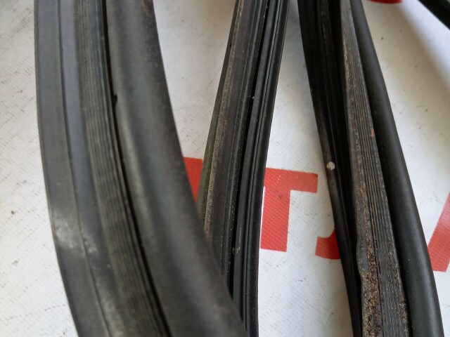 Уплотнитель TOYOTA Corolla Axio 