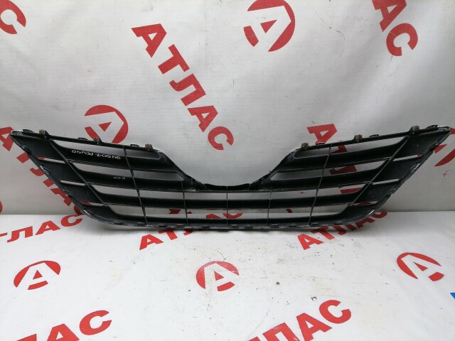 Решетка радиатора TOYOTA Camry 