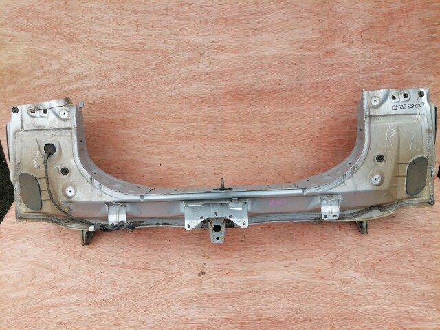Задняя панель TOYOTA Ractis 