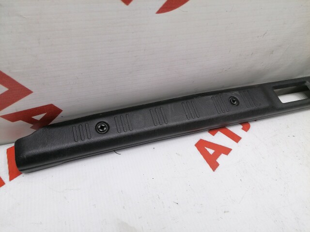 Накладка замка багажника NISSAN Sunny 