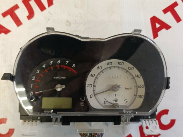 Щиток приборов TOYOTA Ist 