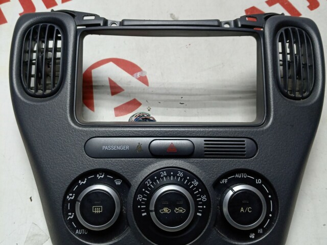 Блок управления печкой и кондиционером TOYOTA FunCargo 