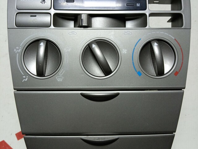 Блок управления печкой и кондиционером TOYOTA Corolla Runx 