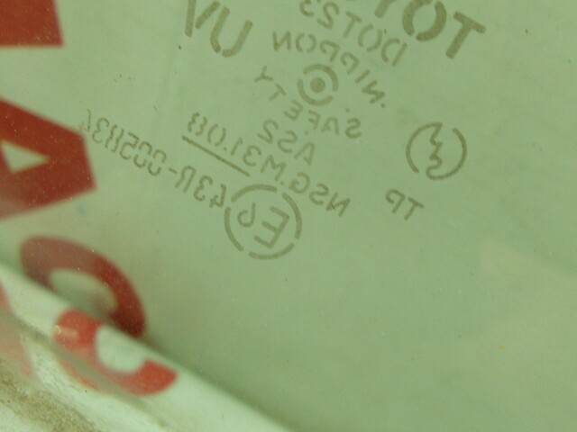 Стекло TOYOTA Vitz 