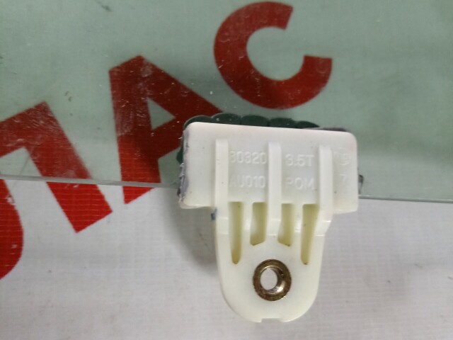 Стекло NISSAN Primera 