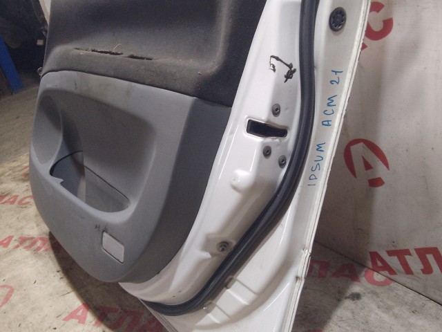 Дверь TOYOTA Ipsum 