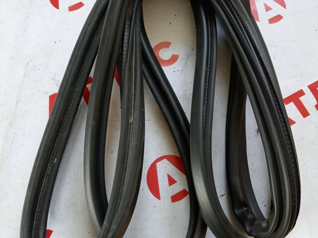 Уплотнитель TOYOTA Caldina 