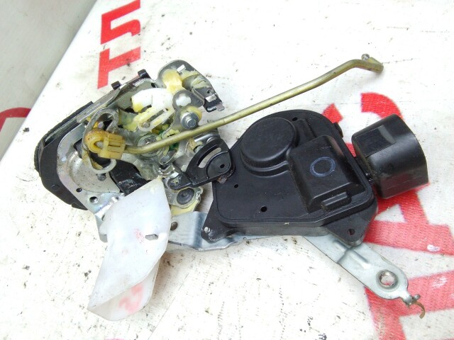 Замок двери TOYOTA Corolla 