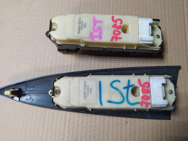 Блок управления стеклоподъемниками TOYOTA Ist 