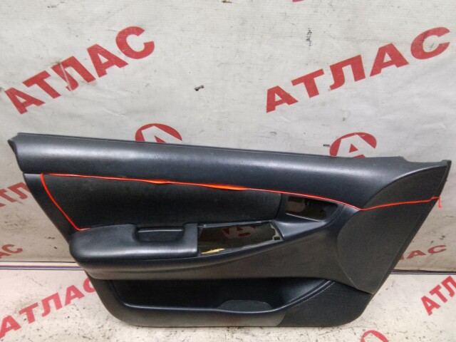 Обшивка двери TOYOTA Corolla 