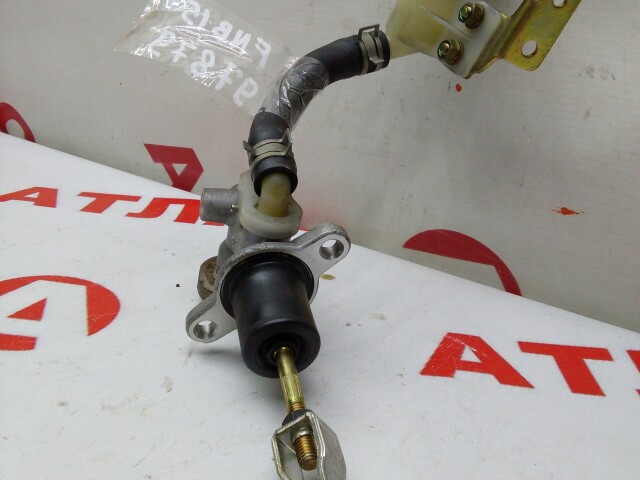 Главный цилиндр сцепления NISSAN Sunny 