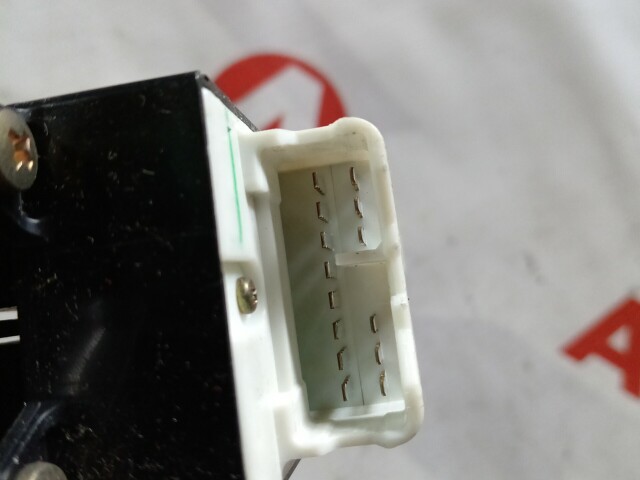 Блок управления стеклоподъемниками TOYOTA Vitz 