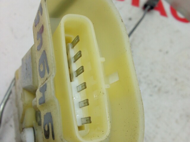 Замок двери TOYOTA Vitz 