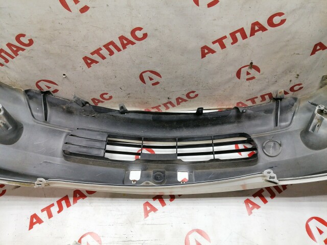 Бампер передний TOYOTA Ist 