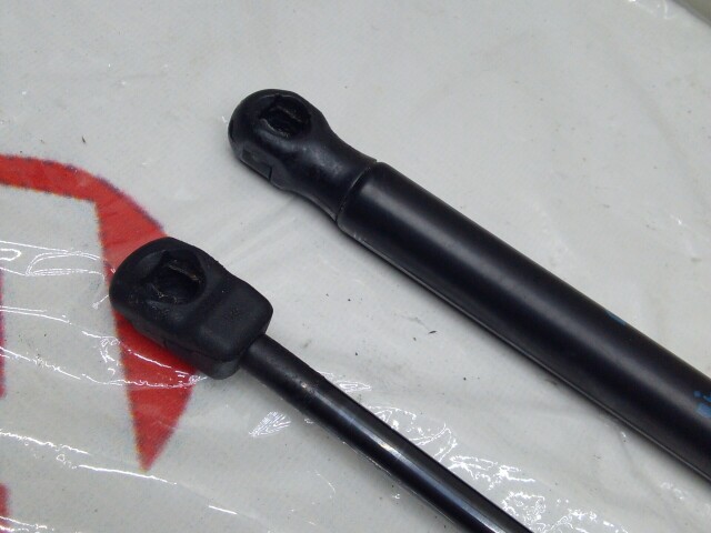 Амортизатор  капота TOYOTA Camry 