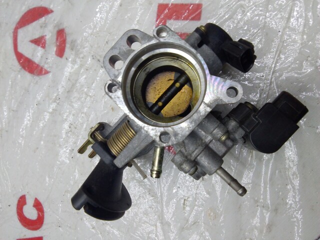 Дроссельная заслонка TOYOTA Vitz 1SZ-FE