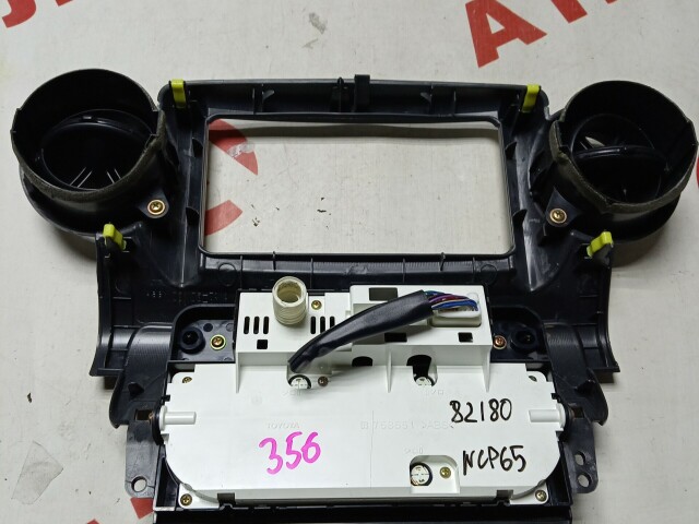 Блок управления печкой и кондиционером TOYOTA Ist 