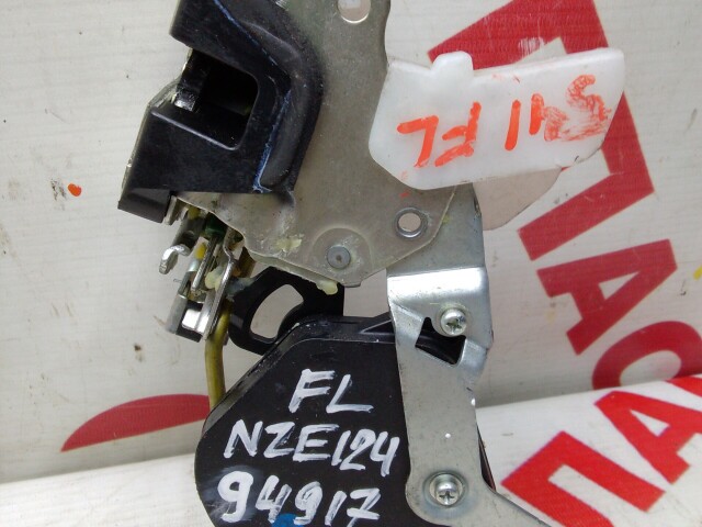 Замок двери TOYOTA Corolla 