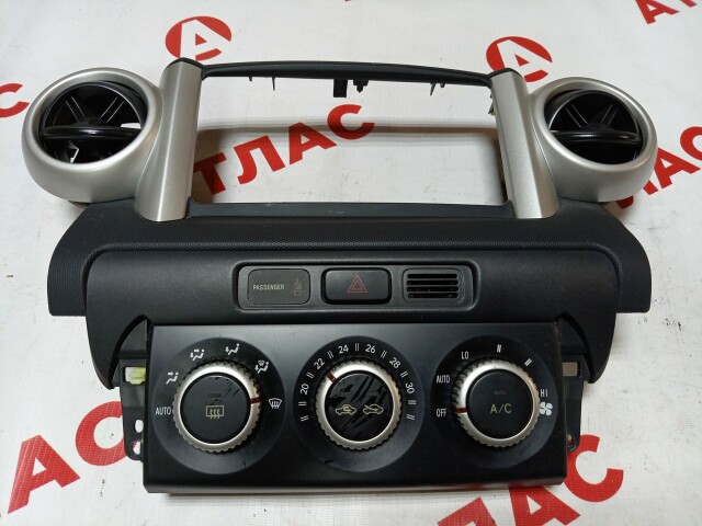 Блок управления печкой и кондиционером TOYOTA Ist 