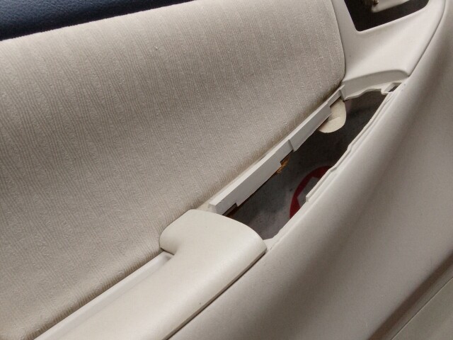 Обшивка двери TOYOTA Corolla Runx 