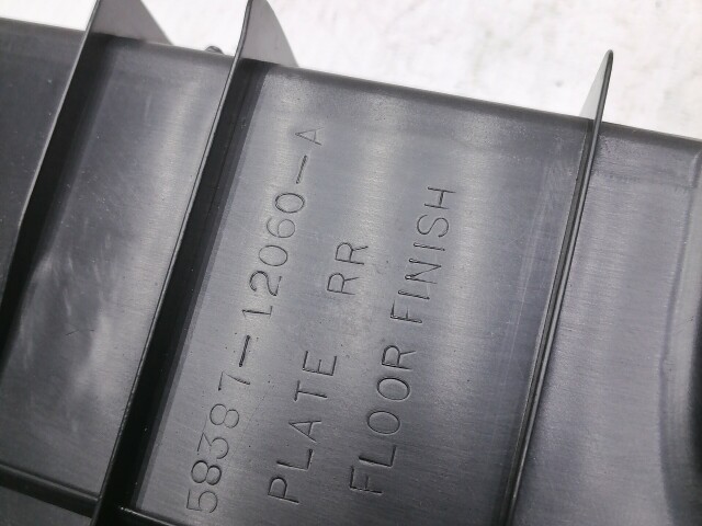 Накладка замка багажника TOYOTA Corolla 