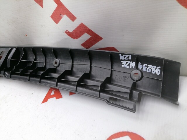 Накладка замка багажника TOYOTA Corolla Fielder 