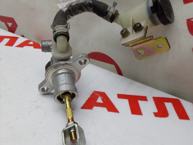 Главный цилиндр сцепления NISSAN Sunny 