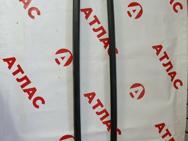 Молдинг лобового стекла NISSAN Sunny 