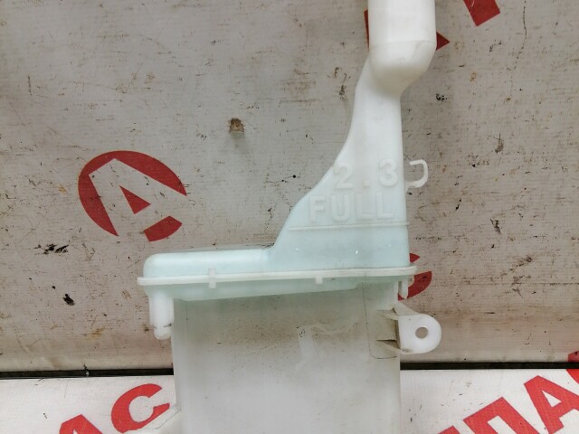 Бачок омывателя TOYOTA Ist 