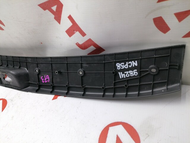 Накладка замка багажника TOYOTA Probox 