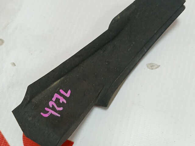 Уголок жабо TOYOTA Camry 