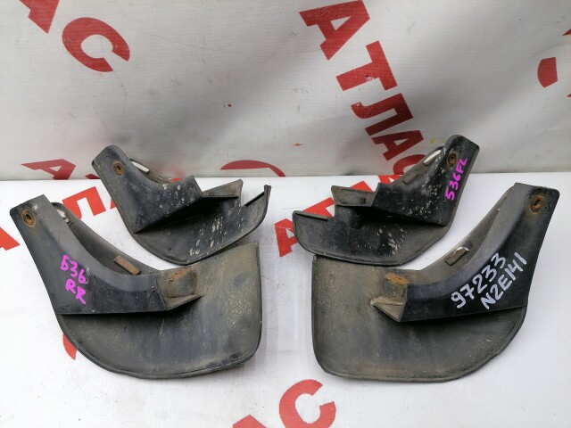 Брызговик TOYOTA Corolla Axio 