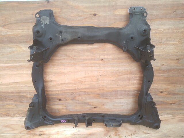 Подрамник HONDA Stream 