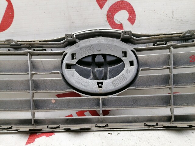 Решетка радиатора TOYOTA Avensis 