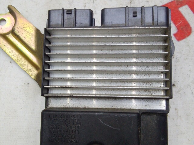 Блок управления форсунками TOYOTA Avensis 1AZ-FSE