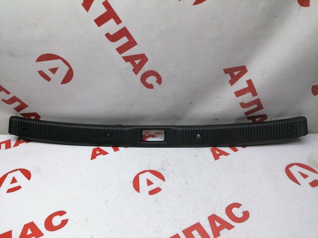 Накладка замка багажника NISSAN Bluebird Sylphy 