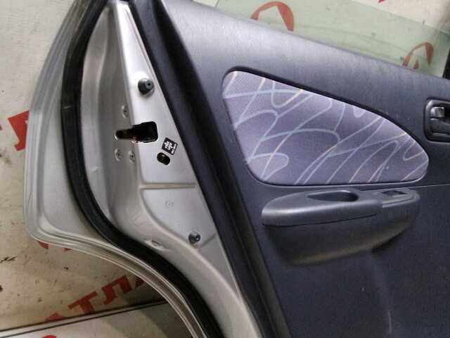 Дверь NISSAN Wingroad 