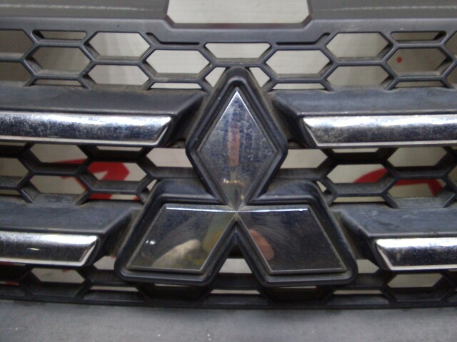 Решетка радиатора MITSUBISHI Outlander 