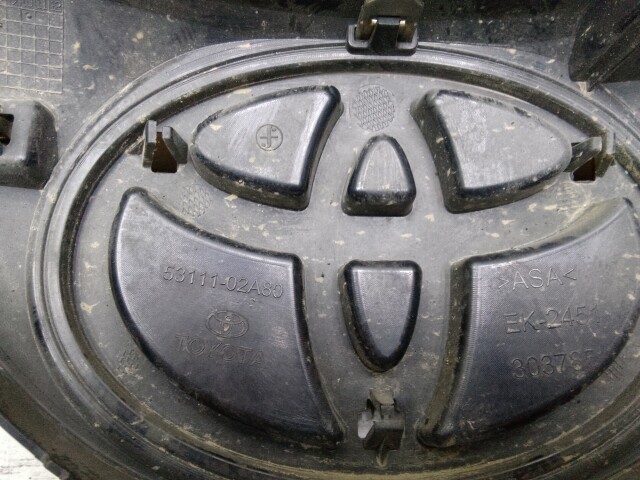 Решетка радиатора TOYOTA Corolla 