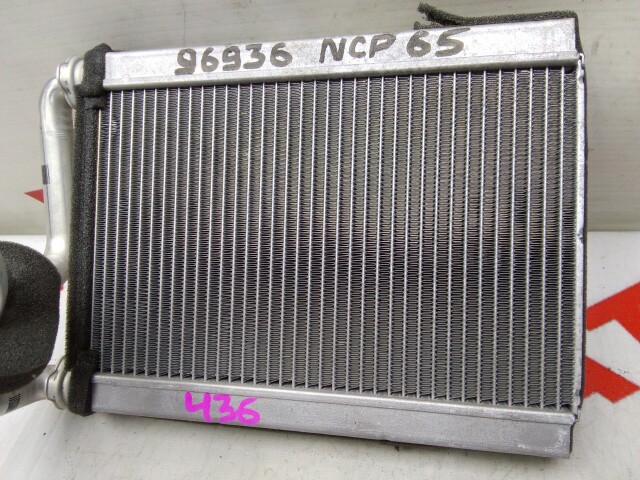 Радиатор печки TOYOTA Ist 